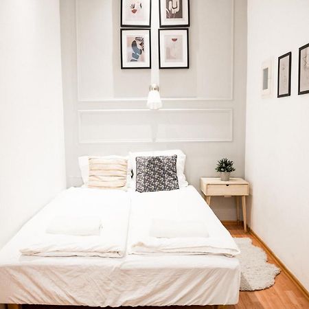 Stylish&Spacious ! Central location Kazincy Netflix Budapest Exterior foto