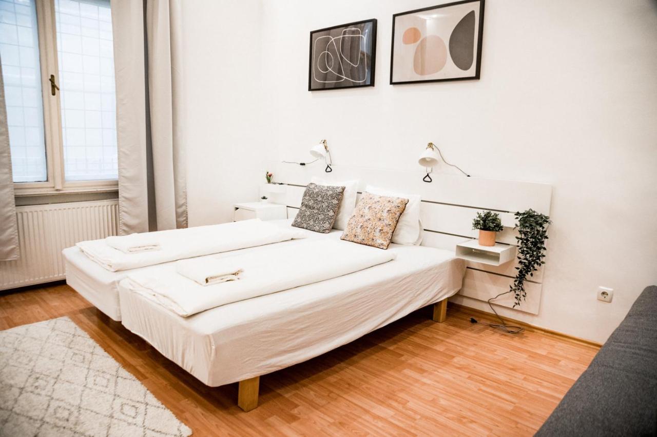 Stylish&Spacious ! Central location Kazincy Netflix Budapest Exterior foto