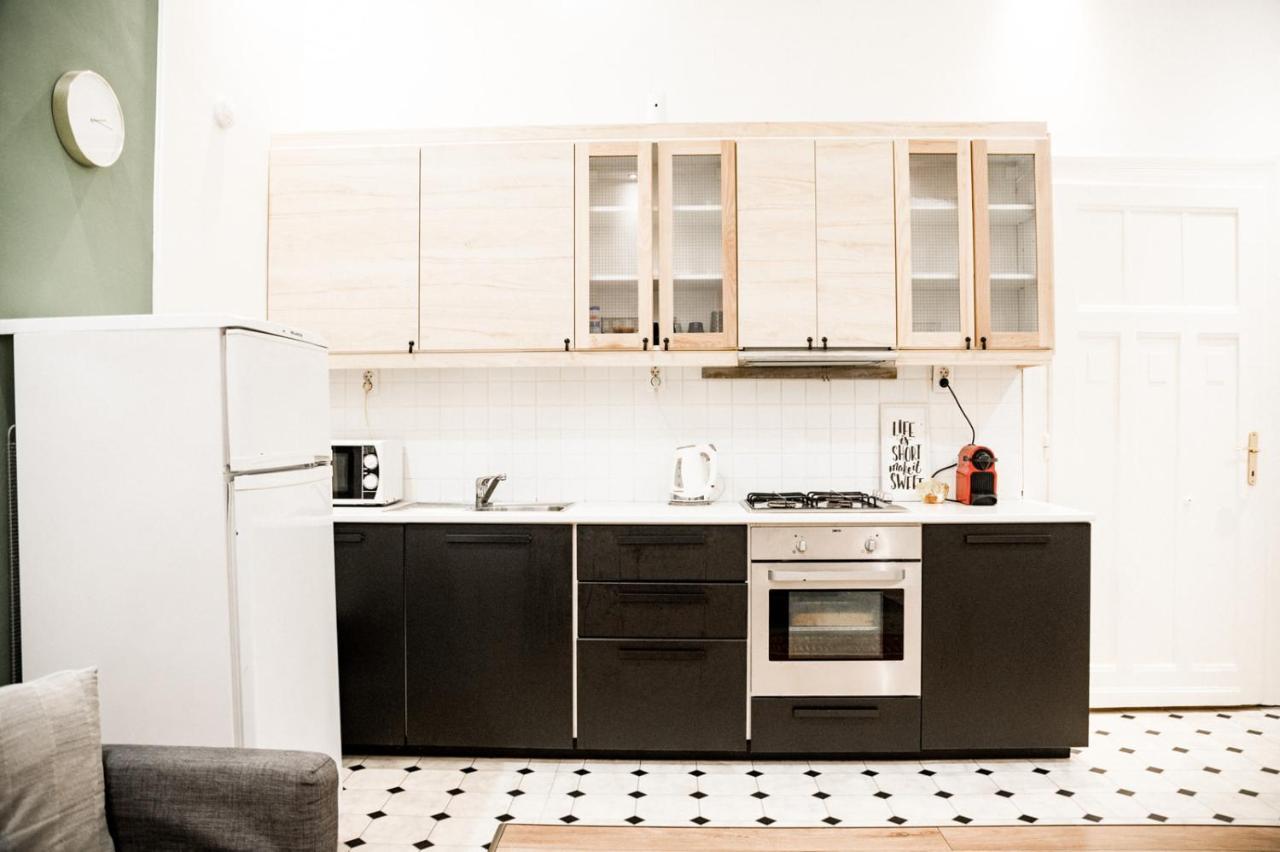 Stylish&Spacious ! Central location Kazincy Netflix Budapest Exterior foto