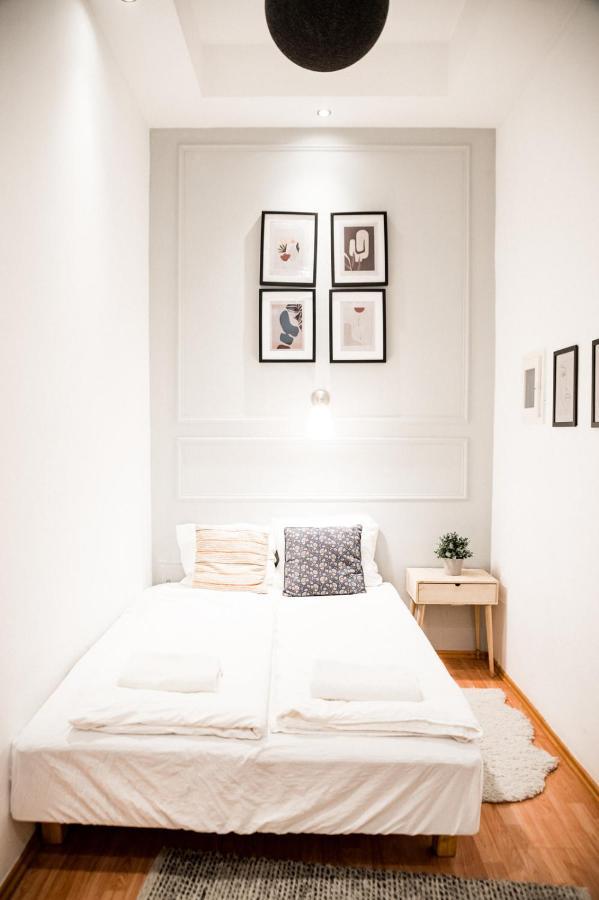 Stylish&Spacious ! Central location Kazincy Netflix Budapest Exterior foto