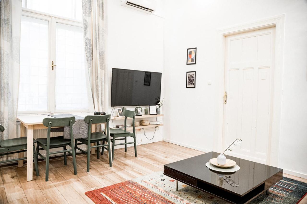 Stylish&Spacious ! Central location Kazincy Netflix Budapest Exterior foto