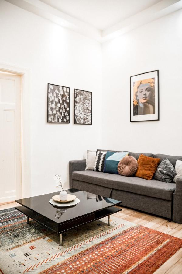 Stylish&Spacious ! Central location Kazincy Netflix Budapest Exterior foto